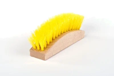Cleaning brush for proofing baskets
